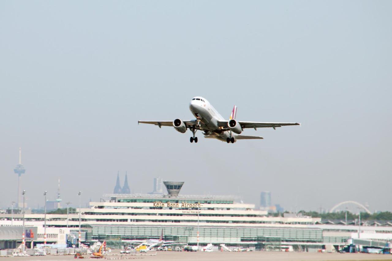 Airport Hotel Durscheidt By Smarty - Kontaktloser Self Check-In Köln Dış mekan fotoğraf